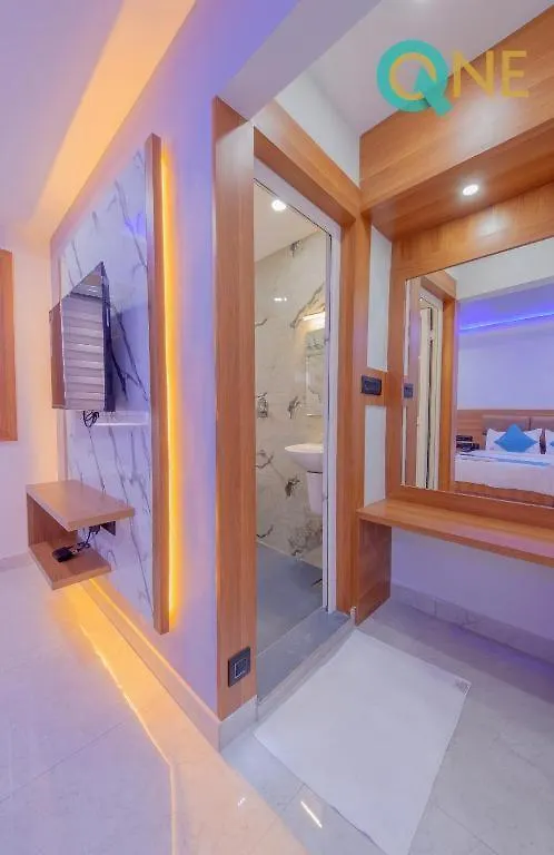Glitz Hotels Q One - Nr Ernakulam Junction Kochi