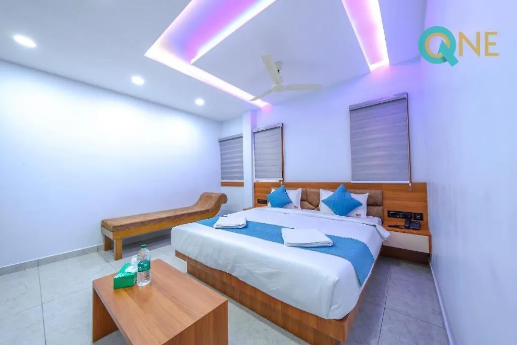 ***  Glitz Hotels Q One - Nr Ernakulam Junction Kochi インド