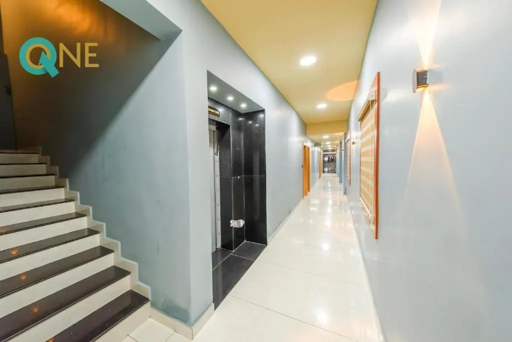 Glitz Hotels Q One - Nr Ernakulam Junction Kochi 3*,  インド