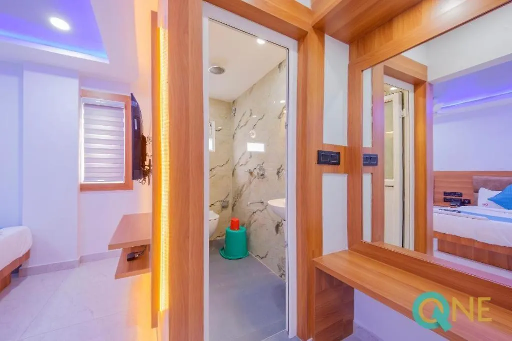Glitz Hotels Q One - Nr Ernakulam Junction Kochi