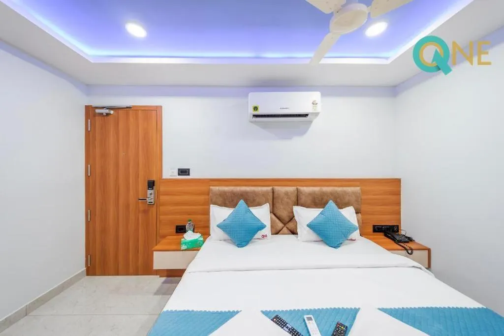 Glitz Hotels Q One - Nr Ernakulam Junction Kochi