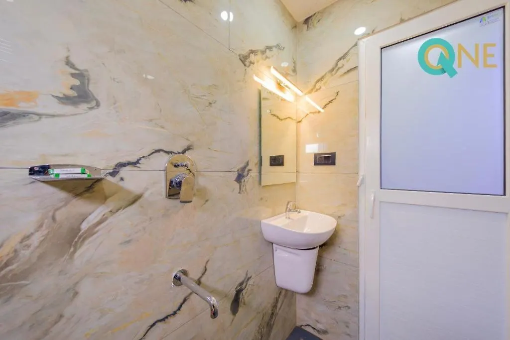 Kochi Glitz Hotels Q One - Nr Ernakulam Junction